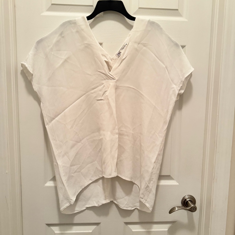 ZARA Women's White V-Neck Short Sleeve Tee Size S